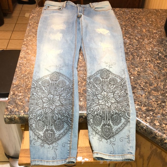 UPTOMEISM Denim - Uptomelsm  Jeans